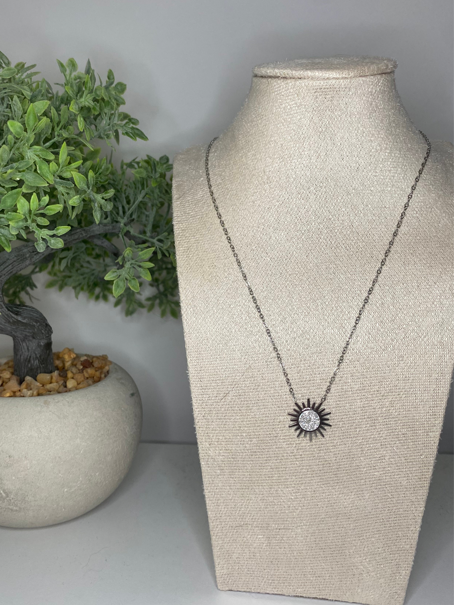 Collier Sarah