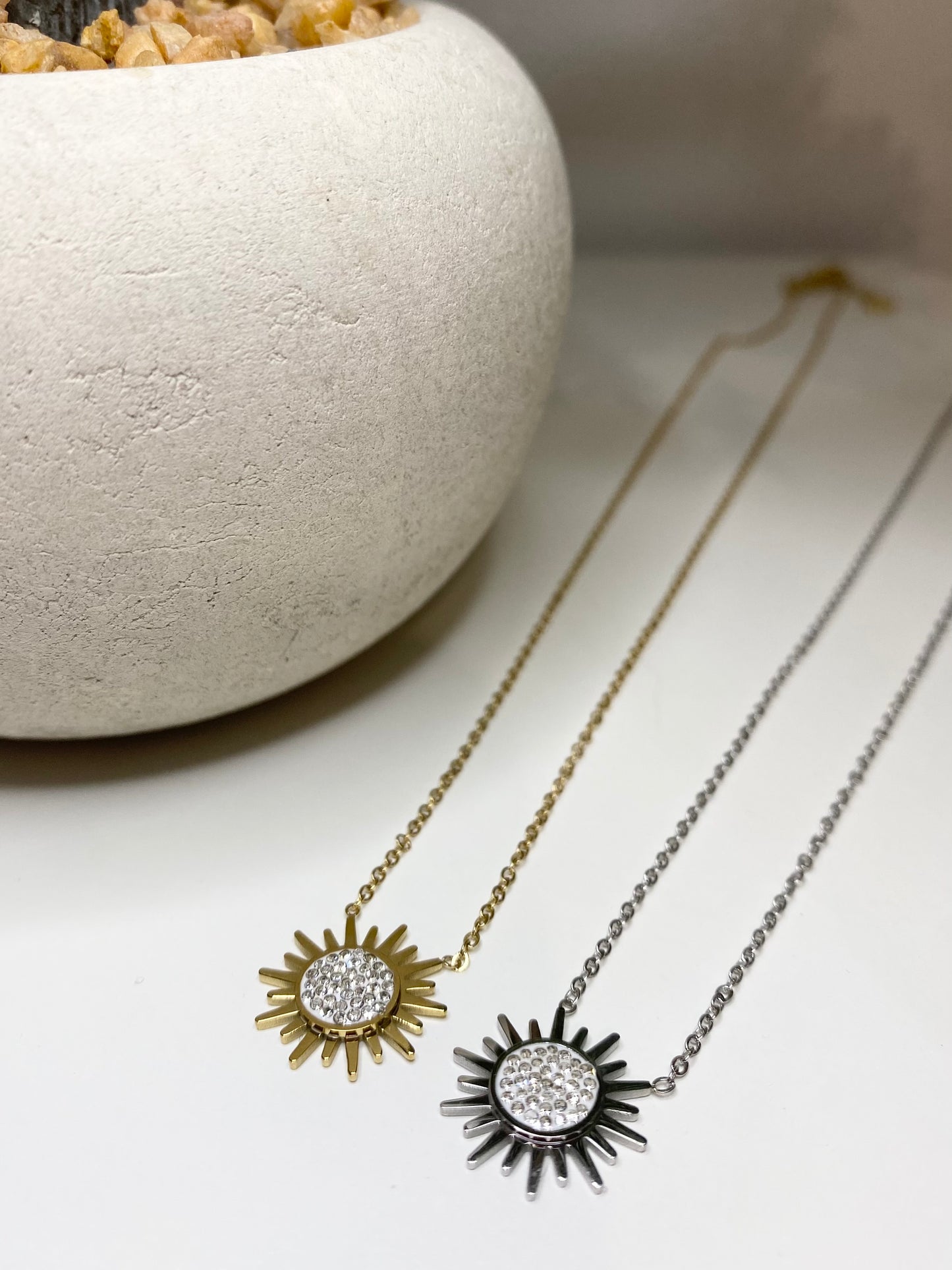 Collier Sarah