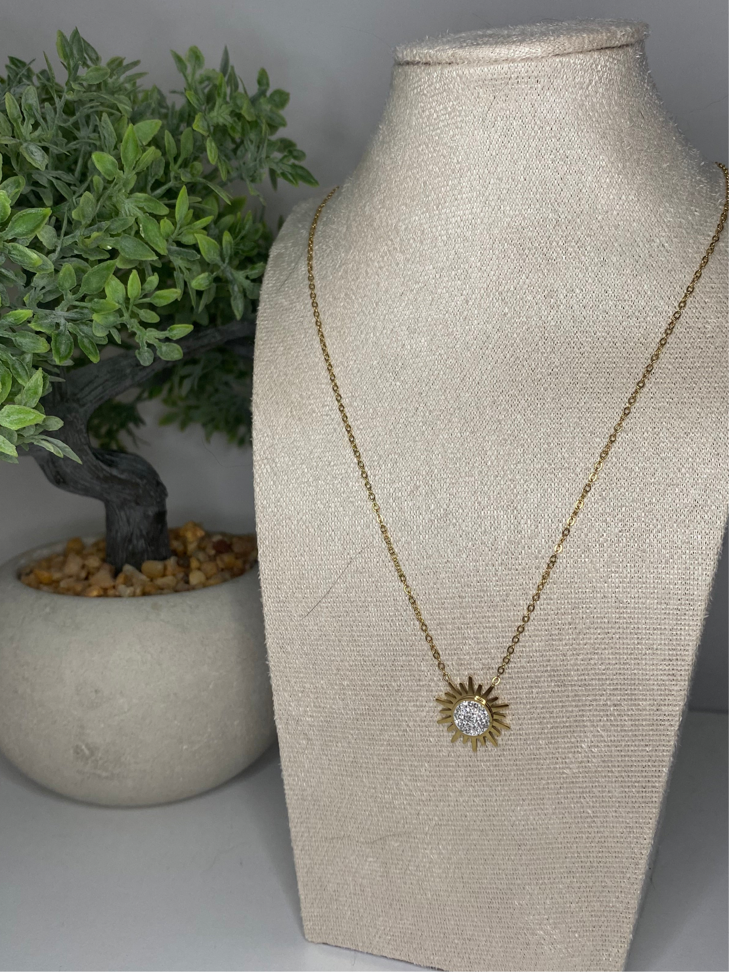 Collier Sarah