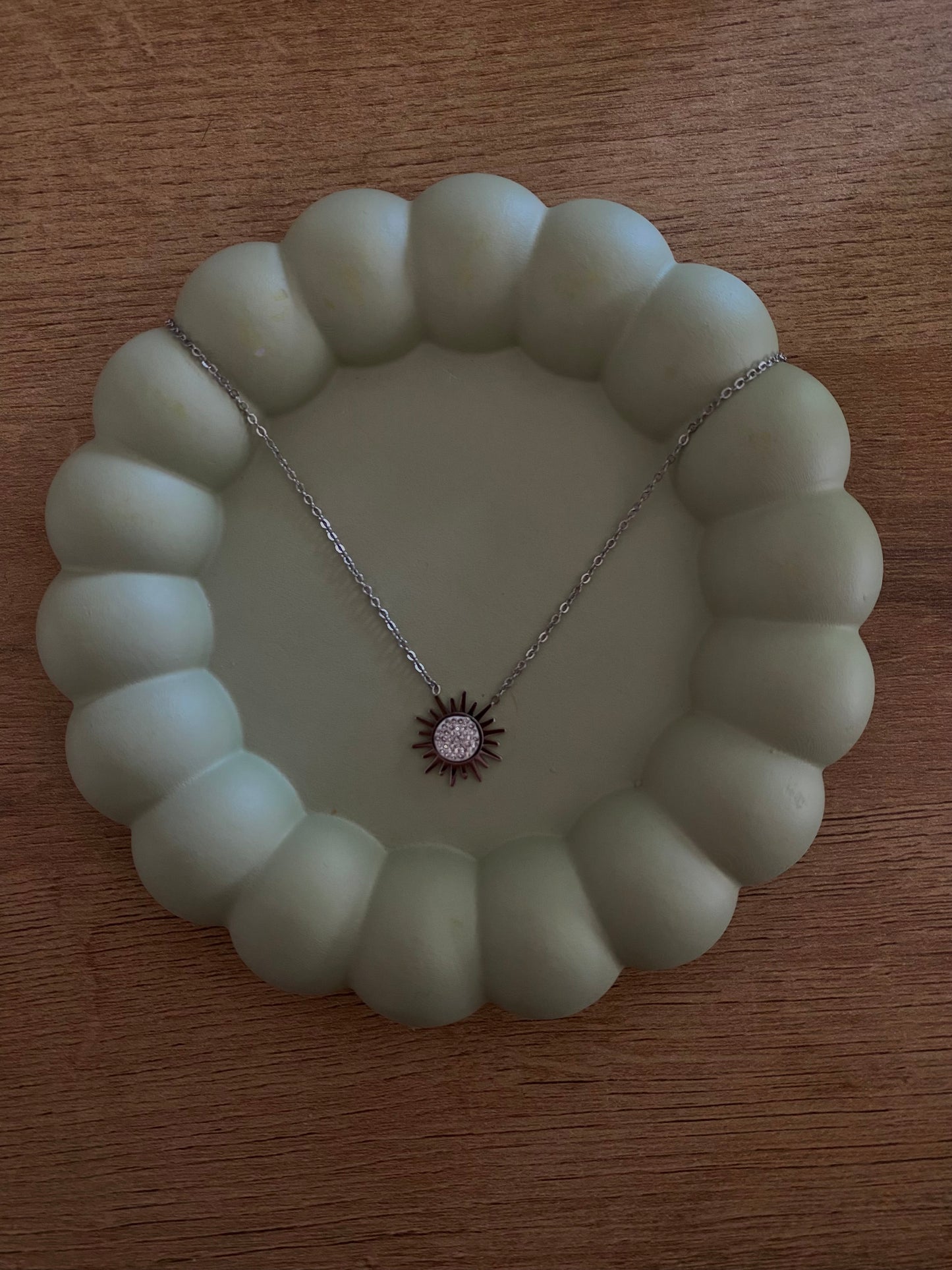 Collier Sarah