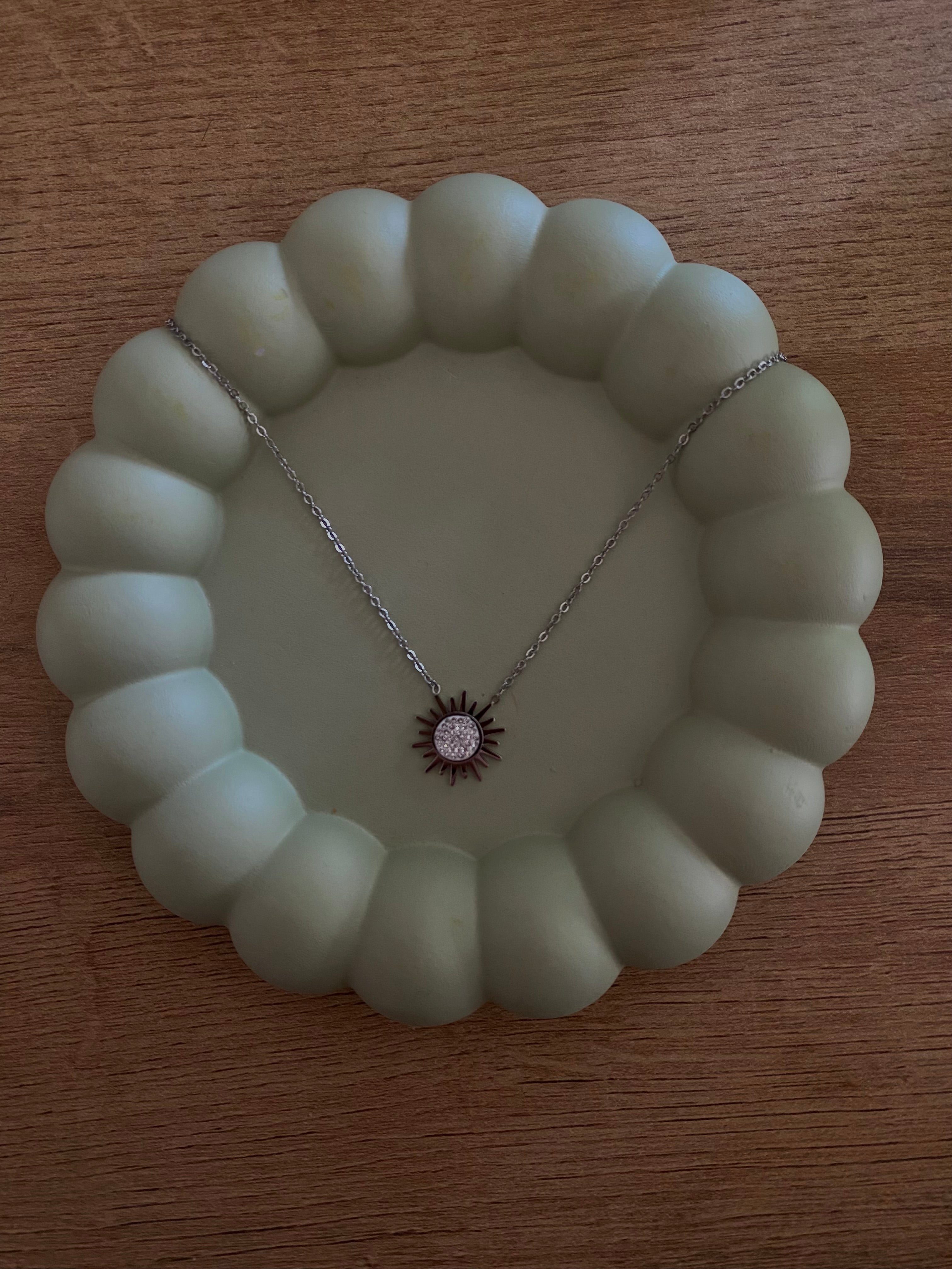 Collier Sarah